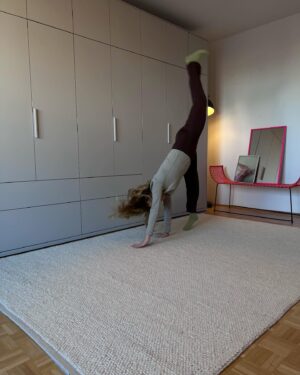 Lena Klenke Instagram - Me: when I finally have enough space for all my s***🤸🏼‍♀️🤸🤸‍♂️
let’s see how long I keep this in order haha. Happiest about a clean space with so much room. Thank you @tylko #mytylko
Anzeige