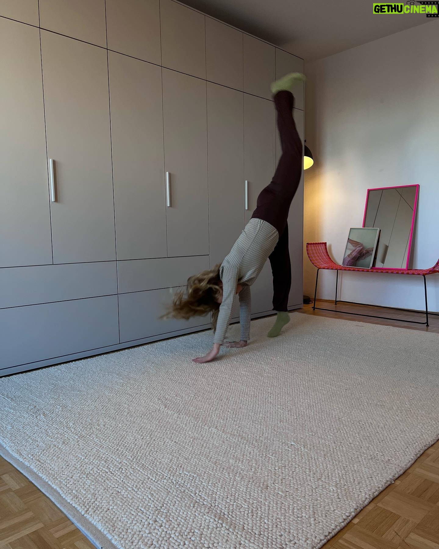 Lena Klenke - 22.8K Likes - Me: when I finally have enough space for all my s***🤸🏼♀️🤸🤸♂️
let’s see how long I keep this in order haha. Happiest about a clean space with so much room. Thank you @tylko #mytylko
Anzeige