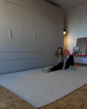 Lena Klenke Instagram - Me: when I finally have enough space for all my s***🤸🏼‍♀️🤸🤸‍♂️
let’s see how long I keep this in order haha. Happiest about a clean space with so much room. Thank you @tylko #mytylko
Anzeige