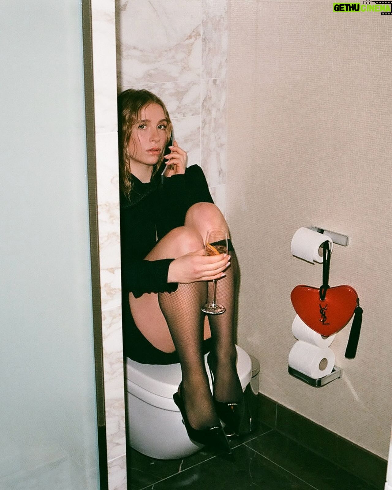 Lena Klenke Instagram - Got dressed with @vestiaireco for a night out at OFF Berlinale, and brought @voguegermany along for the ride… Swipe to see @lenaklenke’s full pre-loved look #LongLiveFashion #OFFBERLINALE Analog photos: @maximeballesteros for @vestiaireco Styling: @leonievolk Makeup: @philippverheyen Location: @waldorfastoriaberlin