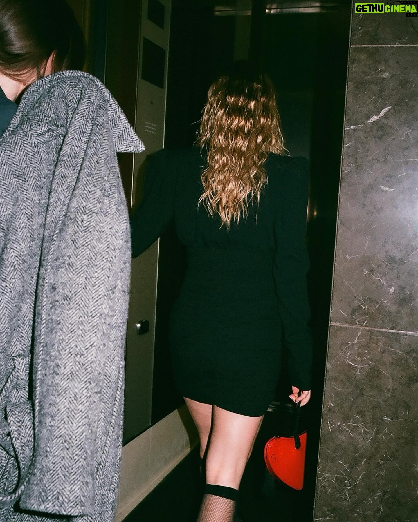 Lena Klenke Instagram - Got dressed with @vestiaireco for a night out at OFF Berlinale, and brought @voguegermany along for the ride… Swipe to see @lenaklenke’s full pre-loved look #LongLiveFashion #OFFBERLINALE Analog photos: @maximeballesteros for @vestiaireco Styling: @leonievolk Makeup: @philippverheyen Location: @waldorfastoriaberlin