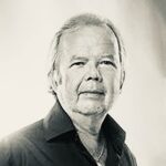 Lena Philipsson Instagram – En fantastisk låtskrivare har gått bort- Tim Norell. 
Jag fick en legendarisk låt av honom – Dansa i neon! 
Tack för den, Tim!
Frid.