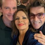Lena Philipsson Instagram – Roligt igår när @jonas.gardell firade 60 år!!🥂🍾💋❤️
Grattis igen Jonas och tack för en fantastisk föreställning och fest!
@henrik_johnsson.writer @poptonten