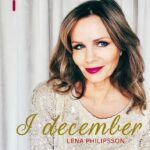 Lena Philipsson Instagram – I MORGON SLÄPPER JAG MIN FÖRSTA JULLÅT!!

Det ska bli såååå spännande att få höra vad ni tycker.

Den heter ”I DECEMBER ” och är inspirerad av gamla klassiska amerikanska jullåtar.
Jag lyssnar alltid själv på den sortens julmusik när det lackar mot jul.

Gå in på länken i min bio för pre-save redan nu.

Men om du är vaken sent i natt och är väldigt nyfiken så kan du antagligen lyssna på den redan från kl 00.00.

Foto : Lena Philipsson 
Text & musik : Lena Philipsson 

God jul!