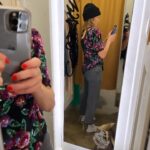 Lena Philipsson Instagram – Hur många gånger har jag egentligen stått inne i provrum och fotat mig i glittriga second-hand-kläder?
Oklart.
Måste alltid se dom lite ”på håll” innan jag bestämmer mig.

Jo, den följde med hem. 
Den var ju ändå ”typ” i min storlek.

Trevlig fredag!