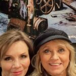 Lena Philipsson Instagram – Trevlig afton med @nannegronvall 
Underbar mat på restaurang Hantverket.
Mätt.