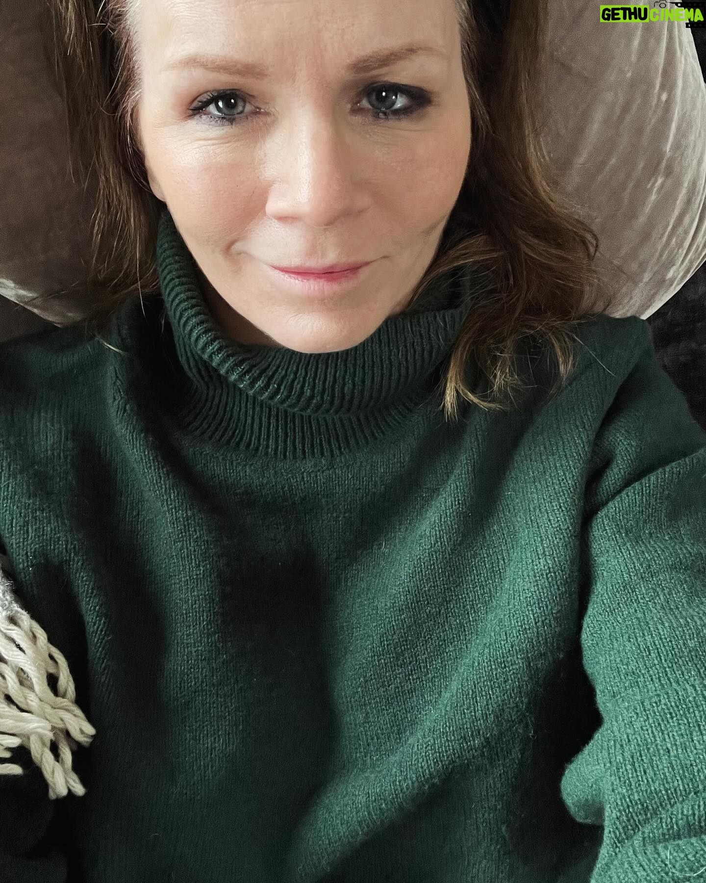 Lena Philipsson - 6.7K Likes - Tack för alla inlägg om favoritlåtar ni har!
Väldigt kul läsning.
Många gamla minnen dök upp och om jag ska vara helt ärlig även nån låt jag inte riktigt visste vilken den var -”havet” tror jag att nån skrev tex. Va?
Jag blev påmind om alla olika sorters låtar som jag och andra skrivit under alla år. Från komplicerade låtar med många harmonier till enklare. Hela 006-albumet som var så otroligt experimentell och vansinnigt kul att göra. My-name-skivan som var en stor succé.
Många låtar har det blivit.
När ska man hinna spela alla?