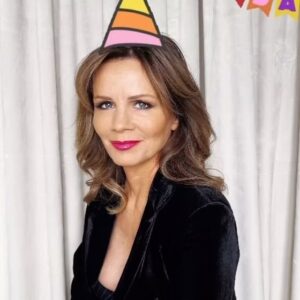 Lena Philipsson Instagram - Nämen!
Idag är det min födelsedag!!!🍾🥂🎈
Så var inte blyga, ser fram emot alla gratulationer och underbara hyllningar!❤️