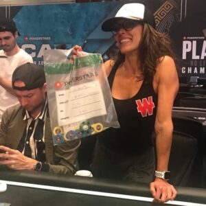 Leo Margets Instagram - No es una bolsa muy pesada, pero es una bolsa y me lleva directa al día 3 del torneo más importante que he jugado en mi vida! 
Leeeets fucking go!🔥🚀💫
.

.

#lfg #pokerlifestyle #winamaxteampro #🦜 #pspc #poker