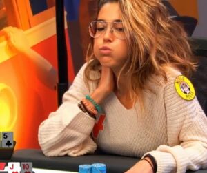Leo Margets Instagram - Contenta con mi 7a posición en el Main del Winamax Poker Open Bratislava…aunque habiendo superado a 1570 jugadores una pena no rematar!
Ahora toca revisar manos clave…qué difícil me lo puso David en esta! Jugó de locos!
Quedamos unas pocas mesas y en el river me enfrento a un all in por mi supervivencia en el torneo: Tú qué habrías hecho? (Parecidos razonables en la foto 2= 🐡)
En breve revisión de las manos más interesantes que jugué durante el festival en @mentopoker 😎
Tenéis más de 40h de stream del torneo en el canal de YouTube de @winamax_espana (aquí os dejo en concreto cuando empieza la mano:
https://m.youtube.com/live/awFG_1OmWlU?si=uX6zFUNqeHfxDcql=2h38m10s )
.
.
#livepoker #decisions #sweat #river #allin