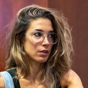 Leo Margets Instagram - Elige cómo prefieres que te mire 👀👀😂
Day 2 let’s go🚀
.
📸 de súper @eloycabacas 🙌
.
#livepoker #looks
