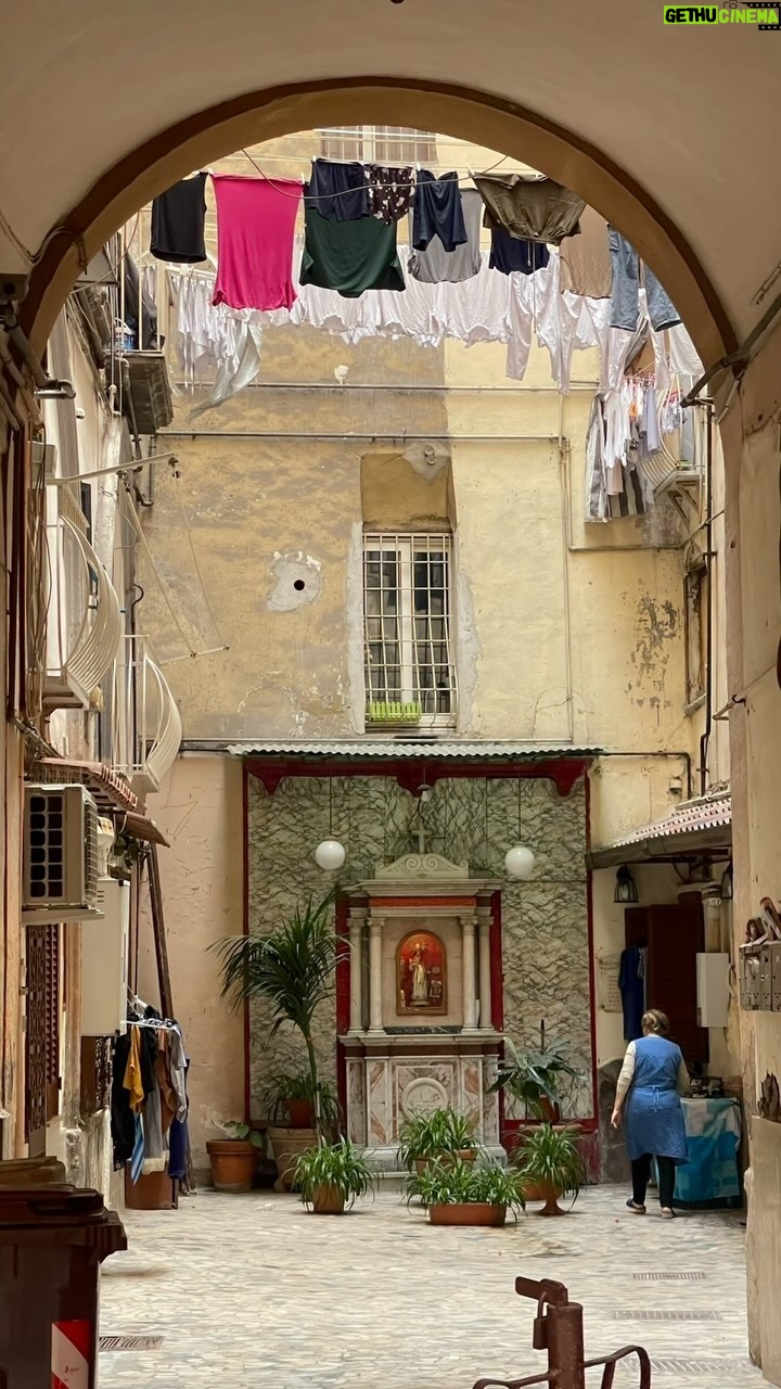 Leonor Seixas Instagram - Napoli- Onde cada imagem nos transporta para o melhor do cinema italiano .