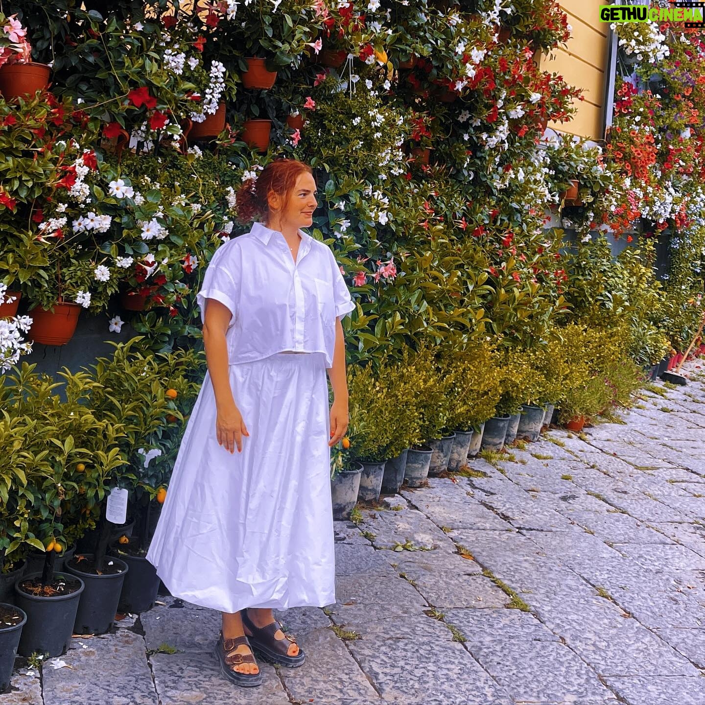 Leonor Seixas Instagram - Ciao Napoli!!!!! Que sonho estar aqui! A Amar tanto tanto!