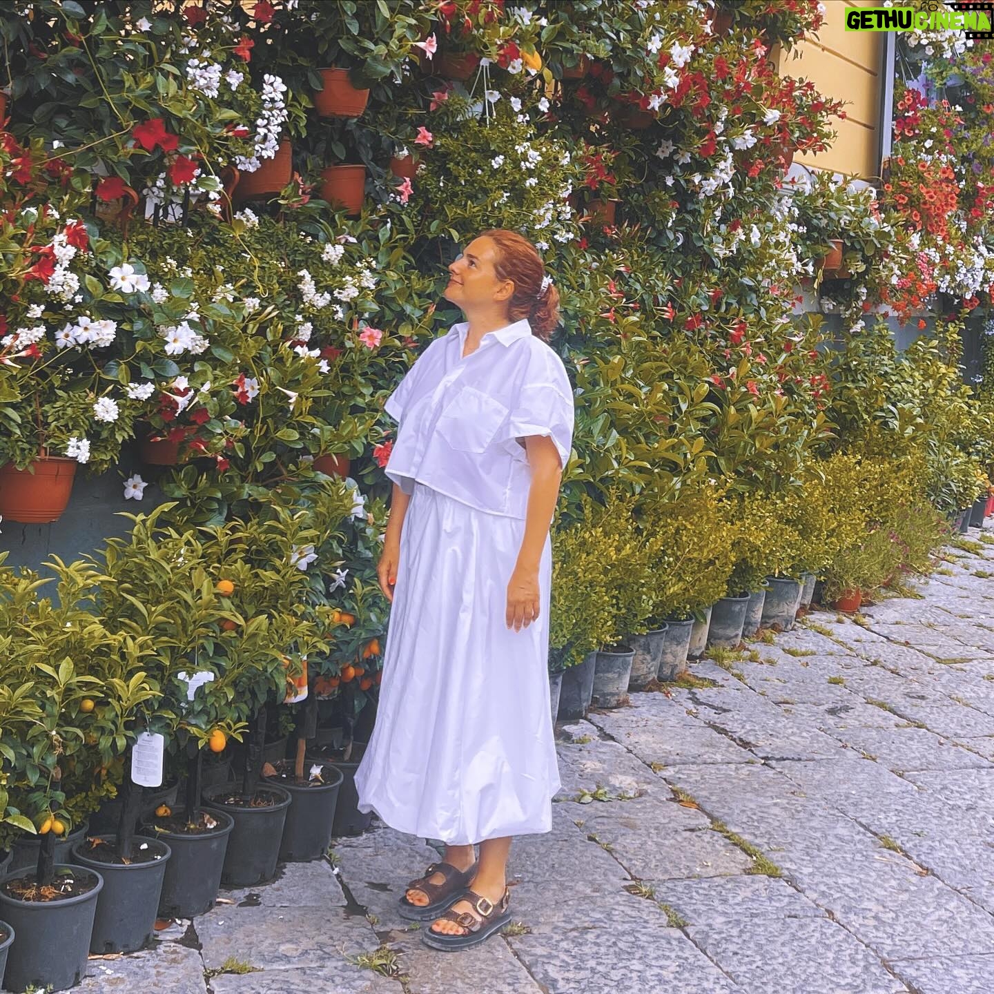 Leonor Seixas Instagram - Ciao Napoli!!!!! Que sonho estar aqui! A Amar tanto tanto!