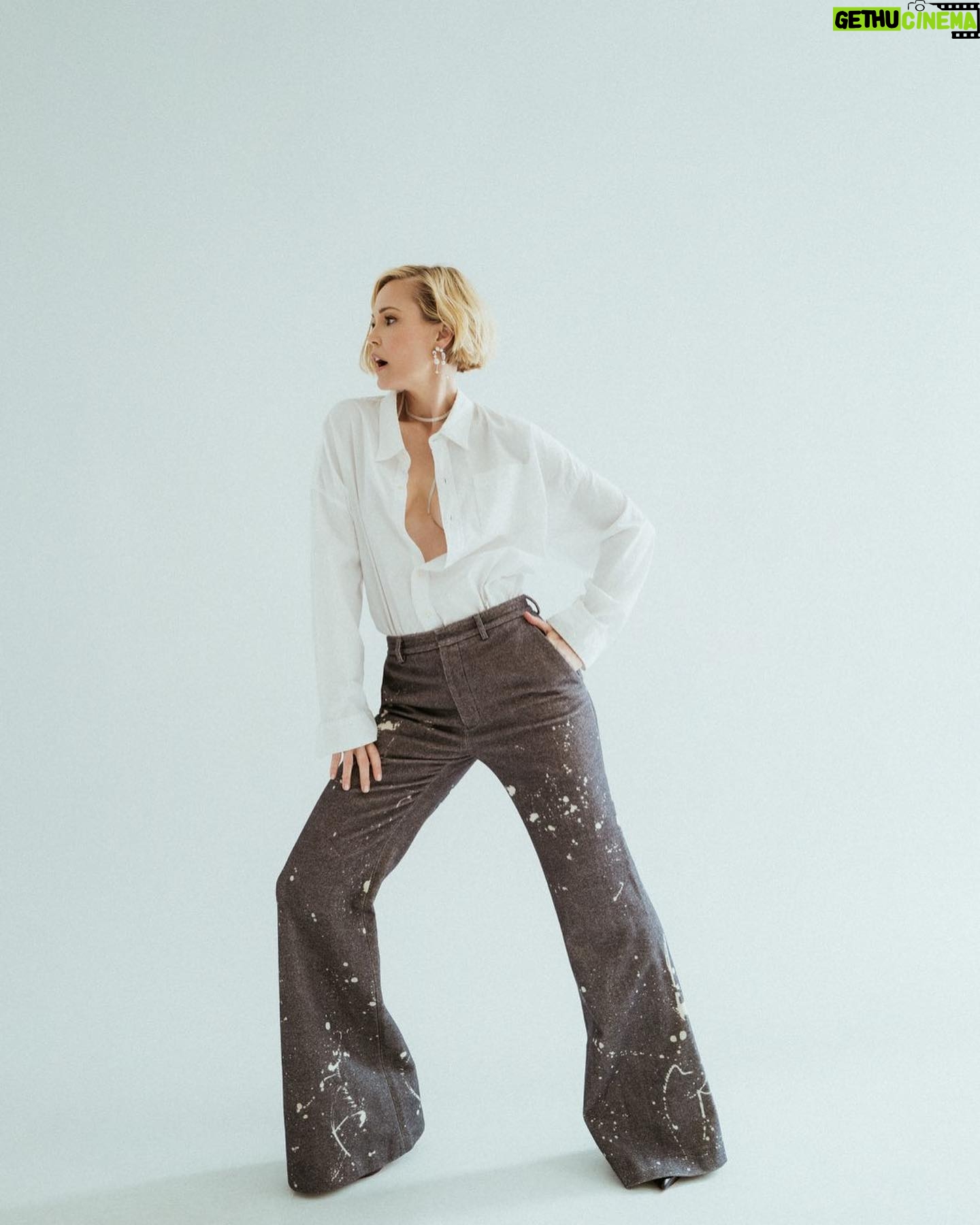 Leslie Bibb Instagram - anthem...i will take all of it @keeyuon and thank you anthem for including me ...xolb https://anthemmagazine.com/funny-girl-leslie-bibb/ writer @keeyoun photography @thealexandraarnold styling @andrewgelwicks hair @benskervin makeup @rebeccarestrepo