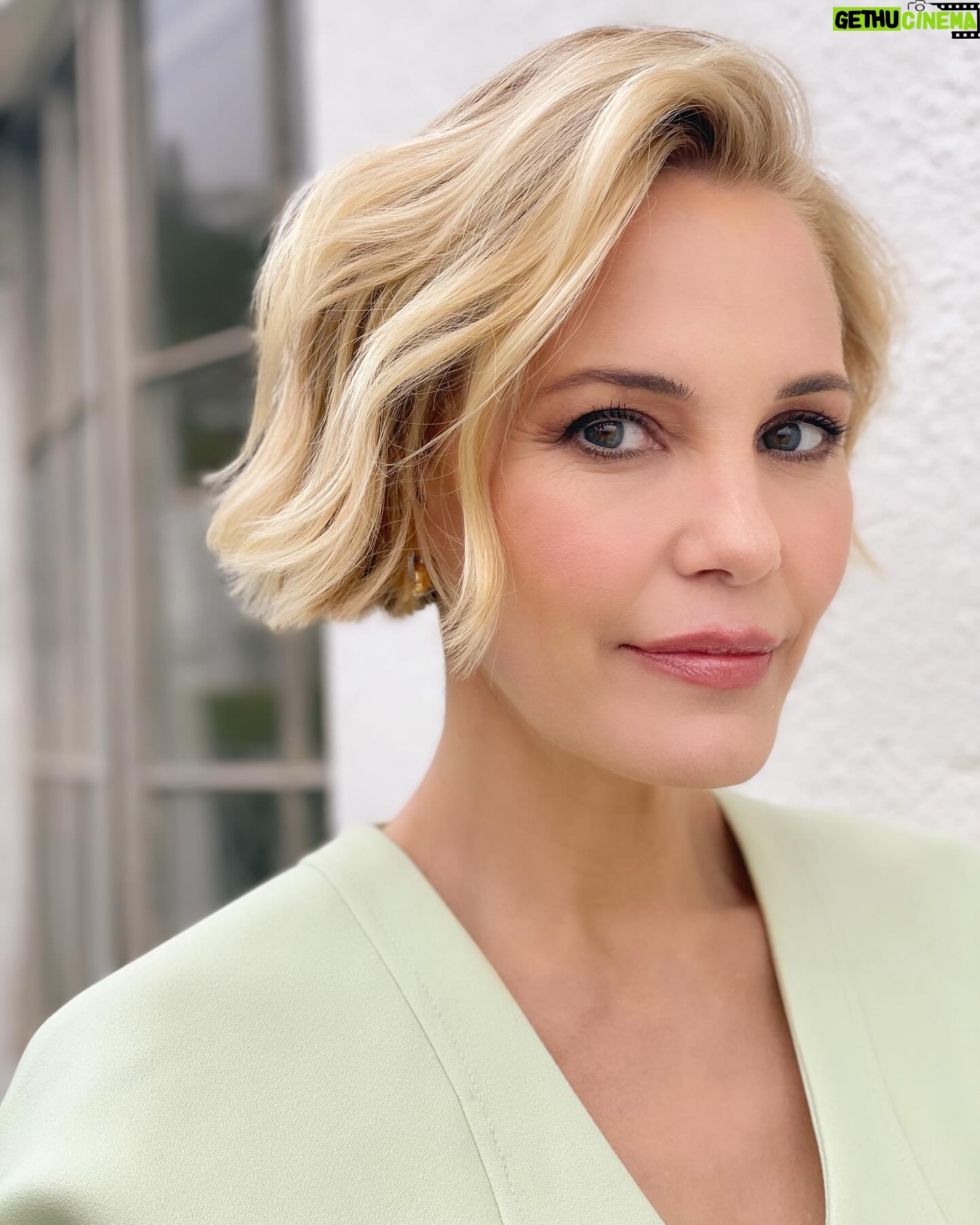Leslie Bibb Instagram - in mint condition... #fyc confabs for @palmroyaletv @appletv #dinahdonahue...