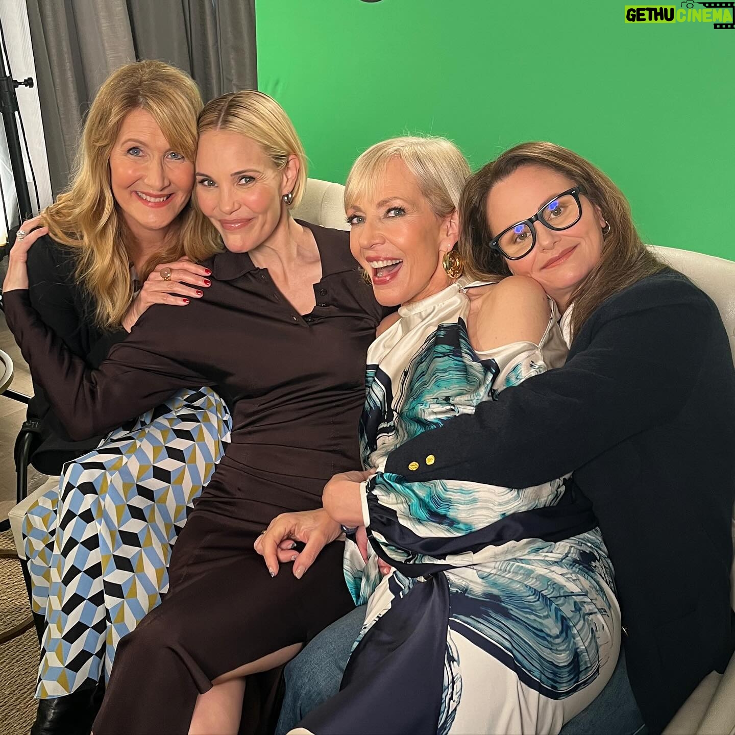 Leslie Bibb Instagram - find yourself a club like this and join... @lauradern @allisonbjanney @jaymelemons @appletv @jaywalkerpictures #palmroyale opens its doors march 20 on apple tv