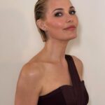 Leslie Bibb Instagram - tonight... with jimmy fallon... it was a damn good night on @fallontonight... thank you @jimmyfallon for talking #palmroyale and all things #sammyrocks #rizz.... tune in tonight and tap for some credits...🤎lb