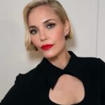 Leslie Bibb Instagram - watch what happens when this lb in her @dolcegabbana lbd walks into @bravowwhl to chat with @bravoandy... thanks for having me...🖤 #palmroyale starts this week on @appletv...