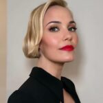 Leslie Bibb Instagram - watch what happens when this lb in her @dolcegabbana lbd walks into @bravowwhl to chat with @bravoandy... thanks for having me...🖤 #palmroyale starts this week on @appletv...
