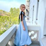 Leslie Bibb Instagram - balcony blues... oh @rodarte how i love this dreamy dress... the perfect night in the perfect dress celebrating #palmroyale... thank you @appletv for rolling out the pink carpet... and thank you @jeanannwilliams for always making me feel so special 💙