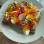 Leslie Golden Instagram – What I ate this week from @alfredmeals 🍴 140g of protein & 2,500 calories a day!

My favorite thing about this service is that they make the meals fresh for you DAILY, and deliver them to your door every single night rather than sending you a weeks worth of meals to stuff into you freezer.😅 You can tell a lot of thought has gone into curating every meal while still making sure it fits into your dietary needs! All of these meals are gluten free and structured to my specific diet plan. So if you see me walking around absolutely caked up on a Tuesday afternoon, you can thank @alfredmeals 🫶🏻