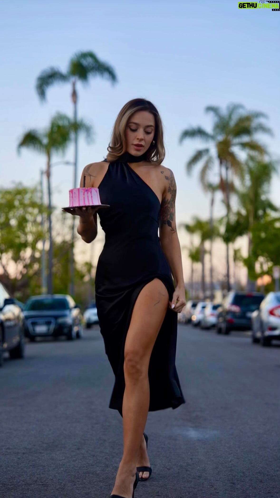 Leslie Golden Instagram - Cheers to 27🥂🖤✨