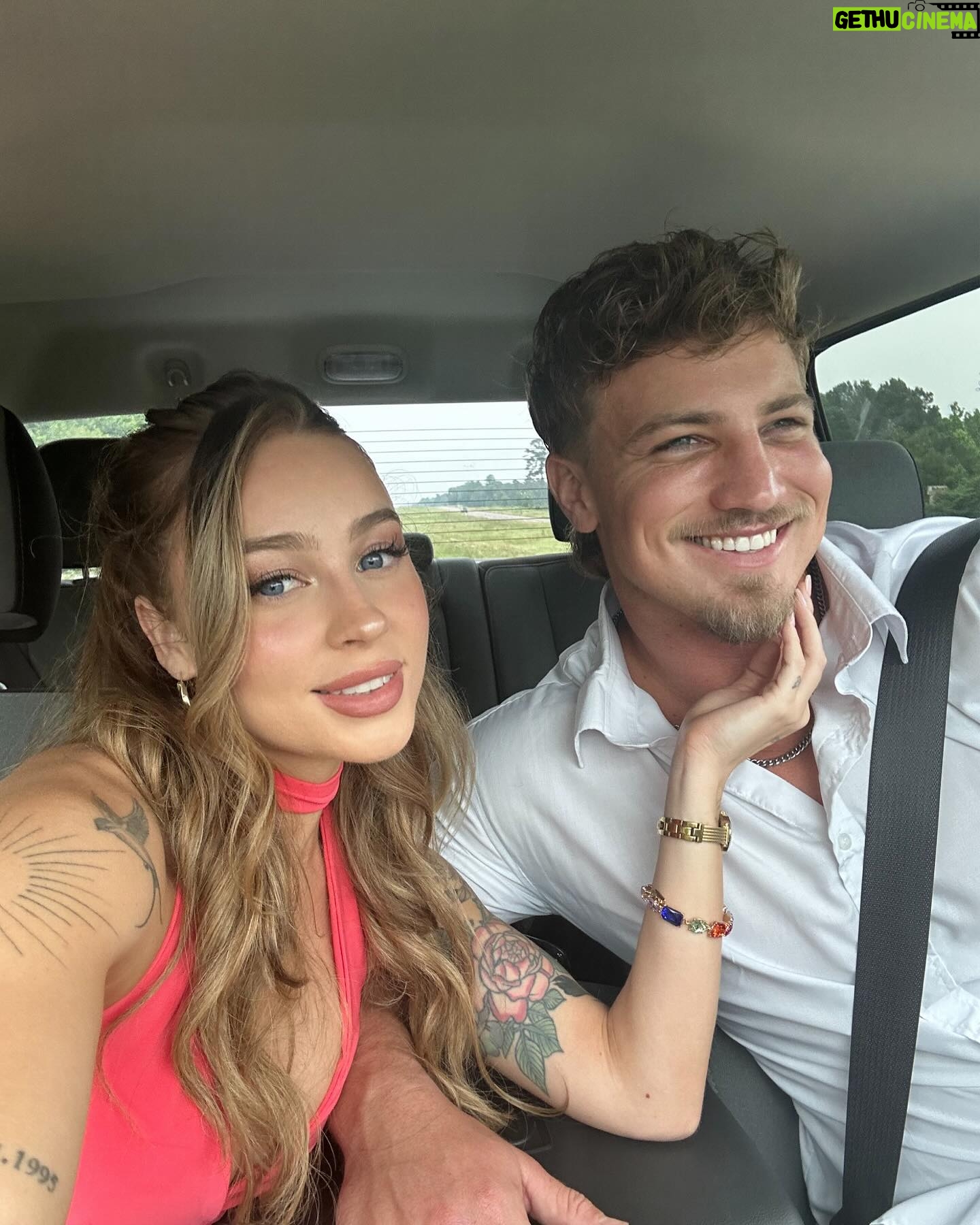 Leslie Golden Instagram - A whole lotta love 🤍 Congrats to Mr. & Mrs. Yates 🕊️