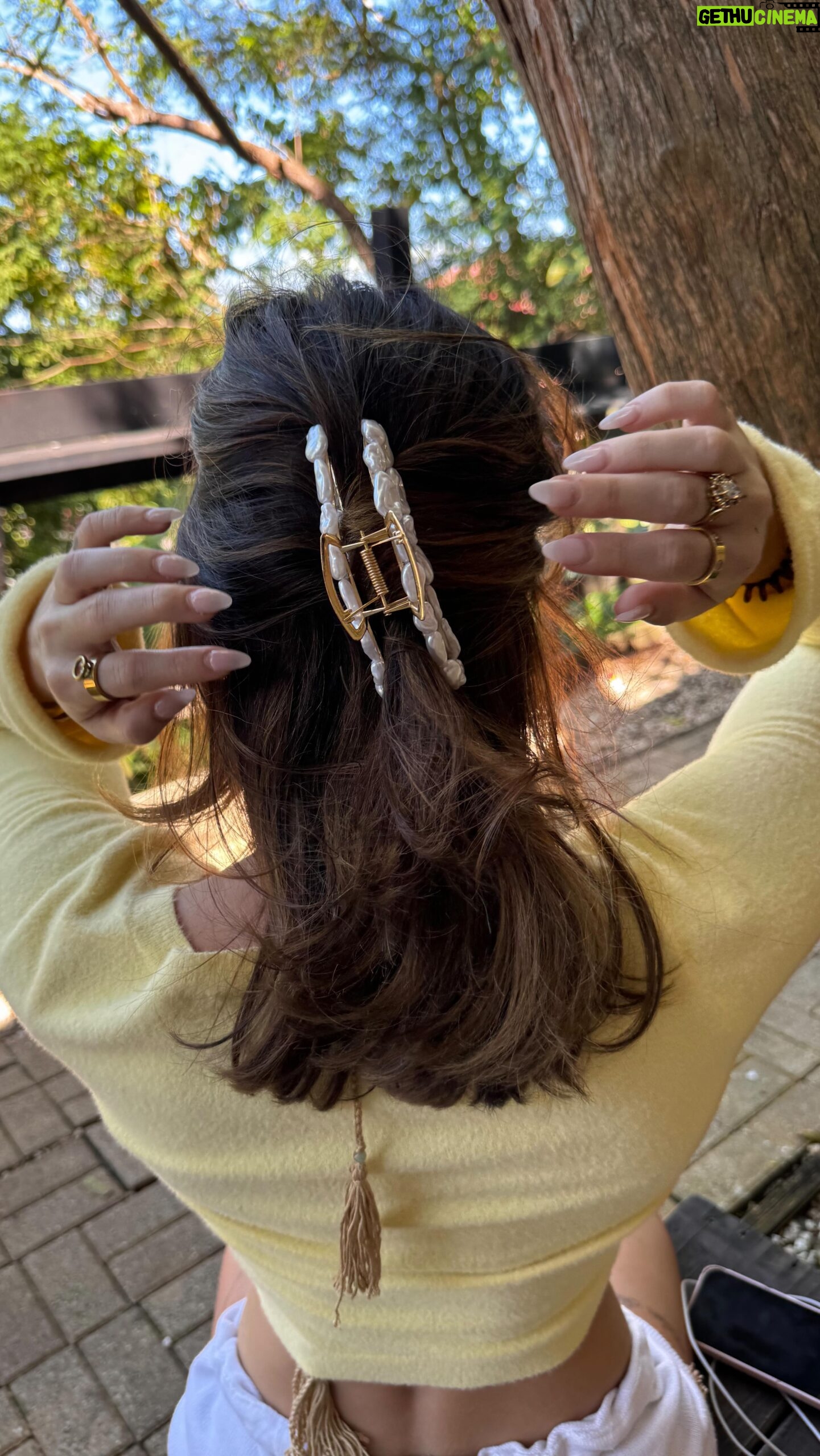 Leslie Golden Instagram - Dreamy hair for spring 🌸