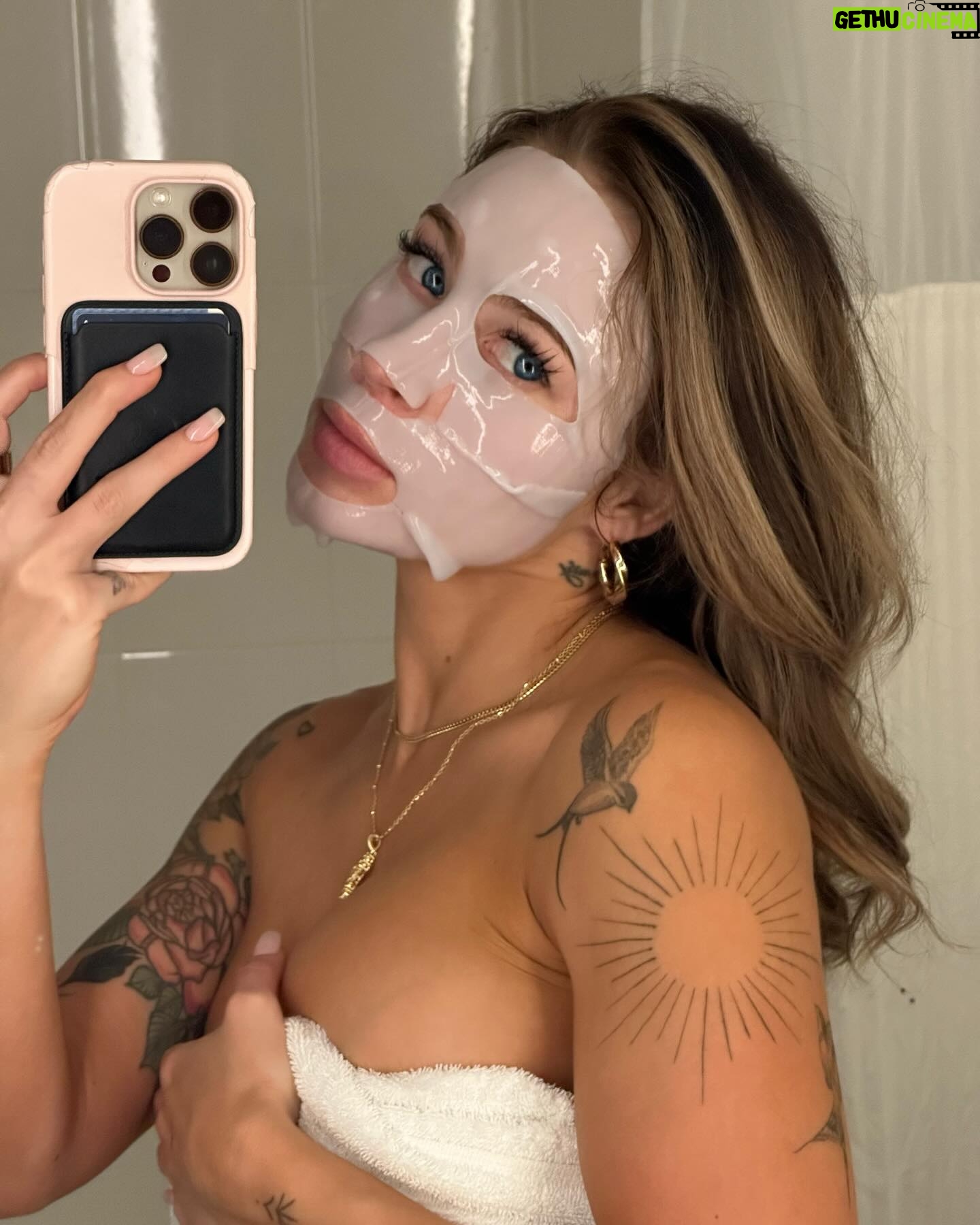 Leslie Golden Instagram - 24 hours in NYC🍎 Now off to Texas🤠