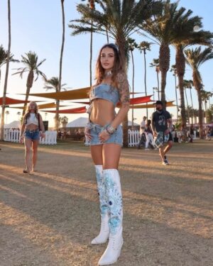 Leslie Golden Instagram - Long live COWGIRLS🌵✨
