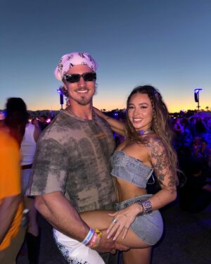 Leslie Golden Instagram - Long live COWGIRLS🌵✨