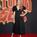 Leslie Grossman Instagram - @studio666movie premiere last night. The movie is so fun and scary and great. Swipe to see me hold on to Pat Smear for dear life with my infamous Red Carpet Death Grip™️ 🎸🔪⚡️