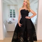 Leslie Grossman Instagram – Sometimes your mom leaves the house @vanityfair ✨