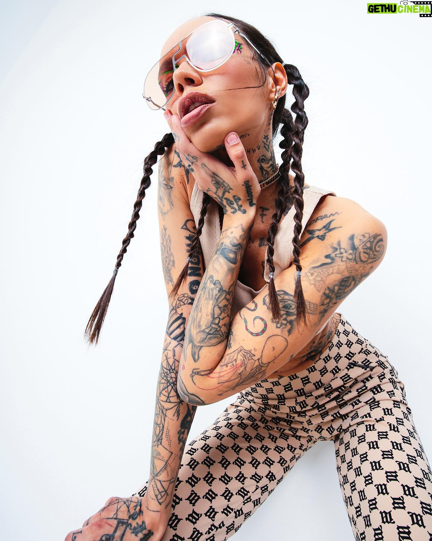Lesya Fuck - 5.5K Likes - Tryna catch me, tryna snatch me
Fly fashion, say I'm fashion
Higher fashion, I'm on acid
I move like I'm on acid, grind I'm higher fashion 🥩🥩🥩