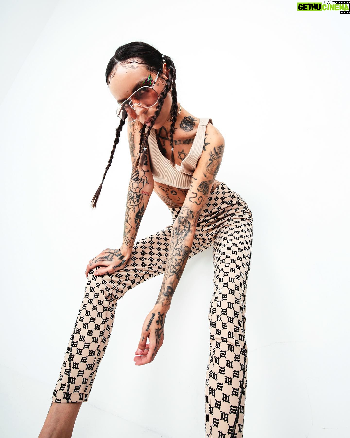 Lesya Fuck - 5.5K Likes - Tryna catch me, tryna snatch me
Fly fashion, say I'm fashion
Higher fashion, I'm on acid
I move like I'm on acid, grind I'm higher fashion 🥩🥩🥩