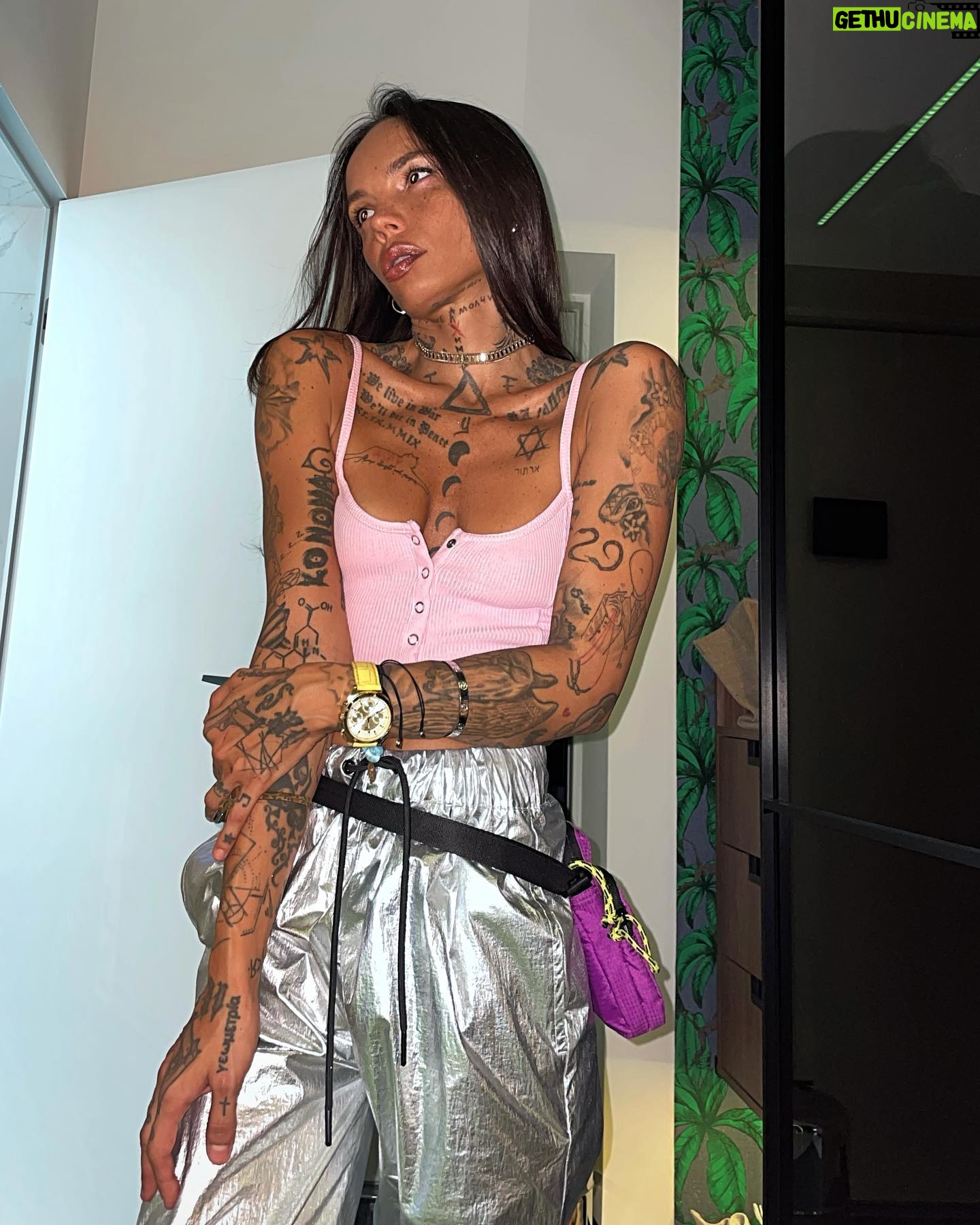 Lesya Fuck - 6.6K Likes - Cash rules everything around me