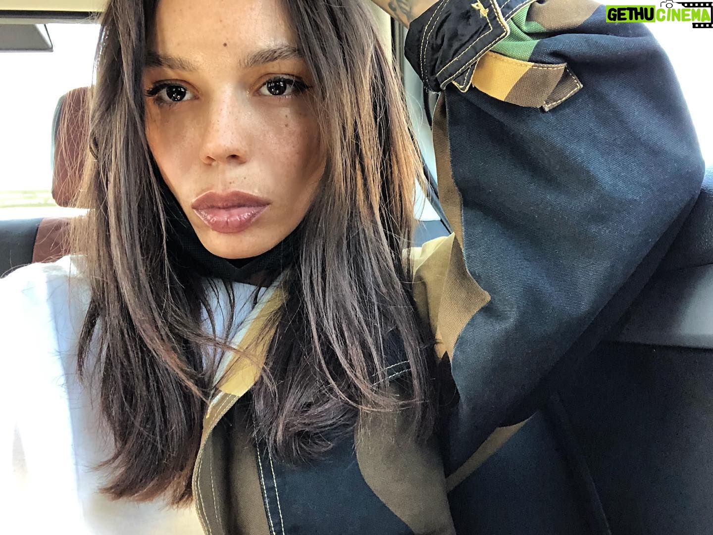 Lesya Fuck - 6.3K Likes - Это все напоминает апокалипсис.
Даже и не думала пару недель назад «как, где и с кем» я буду проводить этот карантин)
жизнь непредсказуема штука 🤷🏽♀️
Будьте здоровы пожалуйста и берегите своих близких 🙏🏽💫 все будет хорошо, может нам просто это сниться 😅