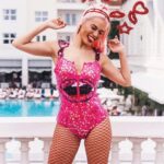 Letícia Lima Instagram - Mais uma pra retrospec de carnavais! 💖 . do ano em que fui um chiclete sabor tuti fruti! . Styling @marturj Make @alinevalentin @belmondcopacabanapalace