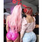 Letícia Lima Instagram - Mais uma pra retrospec de carnavais! 💖 . do ano em que fui um chiclete sabor tuti fruti! . Styling @marturj Make @alinevalentin @belmondcopacabanapalace