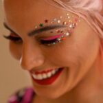 Letícia Lima Instagram - Mais uma pra retrospec de carnavais! 💖 . do ano em que fui um chiclete sabor tuti fruti! . Styling @marturj Make @alinevalentin @belmondcopacabanapalace