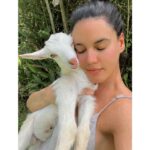 Letícia Lima Instagram - De de manhã bem cedinho na fazenda, ainda de pijama, e de pijama rasgado. Cheirinho de leite, de mato, te terra orvalhada. A simplicidade é tão bela! Bom dia!
