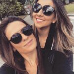 Letícia Tomazella Instagram - Hoje é o dia da minha Lilitoca. Minha posh-spice. Meu creme brulèe. A dona dos glúteos mais belos que os deuses já desenharam. A dona do sorriso mais sapeca. A dona do charme mundial. O olhar penetrante que te convida a sorrir. O coração generoso que te convida a se abrir. As mãos que não soltam as dos amigos jamais. Isso é tão poderoso. Que sortuda sou de ter @lisandracortez na minha vida. A gente se entendeu já no primeiro olhar. Aquarianas... Ela entende sobre amizade. Sobre lealdade. Sobre parceria. Ela entende sobre gargalhada, palhaçada, irreverência. Ela é a melhor parceira de coxia e camarim. E ela me deixa apalpar seu bumbum divino-maravilhoso (obrigada, Deus, pela abundância em minha vida!). Uma excelente ouvinte, tá sempre pronta pra ajudar os seus. Uma profunda pesquisadora de si, do ser humano e suas águas profundas. Uma estudiosa do espírito e do corpo. Uma pessoa que sabe o que é ser do bem: olhar o outro como a si mesmo. Quem tem Lili por perto realmente tem muito! Ela é essa riqueza toda... E merece que o universo lhe traga em triplo tudo de maravilhoso que ela é. Minha Lilitoca, que seu novo ciclo seja recheado de maravilhas! Abundância, realizações potentes, alegrias infinitas! Que a boa sorte te acompanhe todos os dias. 🍀❤️ Te amo.