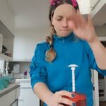 Letícia Tomazella Instagram – Cozinhar de #tpm é super terapêutico, traz tanta paz 😵‍💫

#bomdia