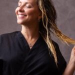 Letícia Tomazella Instagram – Quando tiramos a ideia, ou melhor, mechas do papel 😍✨

Com @lorealpro_education_brasil @lorealpro 

#haircolourist #hairstylist #hair #salon #blonde #transformation #actress #model