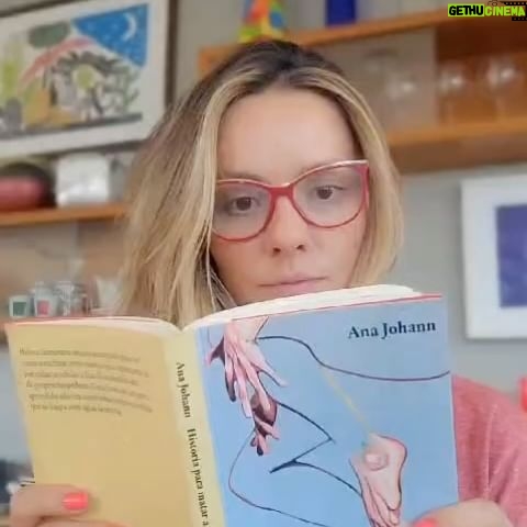 Letícia Tomazella Instagram - @leticiatomazella essa mulher e atriz incrível fez a leitura de um trecho de #historiaparamataramulharboa #romance #feminista #leiamulheres @editoranosbr