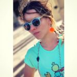Letícia Tomazella Instagram - Primeira foto de 2024. Tinha escrito mó textão, mas decidi me dar uma meta singela de ano novo: ser menos prolixa. Então, pessoal... Feliz ano novo! 🍀 Que essa vibe de recomeço dê força e ânimo (e ânima) pras nossas andanças! ⚡️❤️ (📸 @sergio.roizenblit)