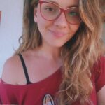 Letícia Tomazella Instagram - Eu carrego uma soberba intelectual por ter feito mestrado, perdoem-me. Beijos, beijas e beijes (E não, eu não acelerei o vídeo. Falo rápido assim mesmo.)