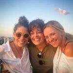 Letícia Tomazella Instagram – Começo de trabalho, fluxo de amizade gostosa, afeto em abundância… ❤️
Obrigada @maevejinkings e @launogueira 💃🌹