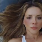 Letícia Tomazella Instagram - Abrindo os trabalhos do #8M com essa reflexão simplinha - porque entender MESMO eu sei que tem cérebro que demora, mas é tão difícil assim pronunciar a palavra "Mulher", gentes? #bomdia #diainternacionaldamulher